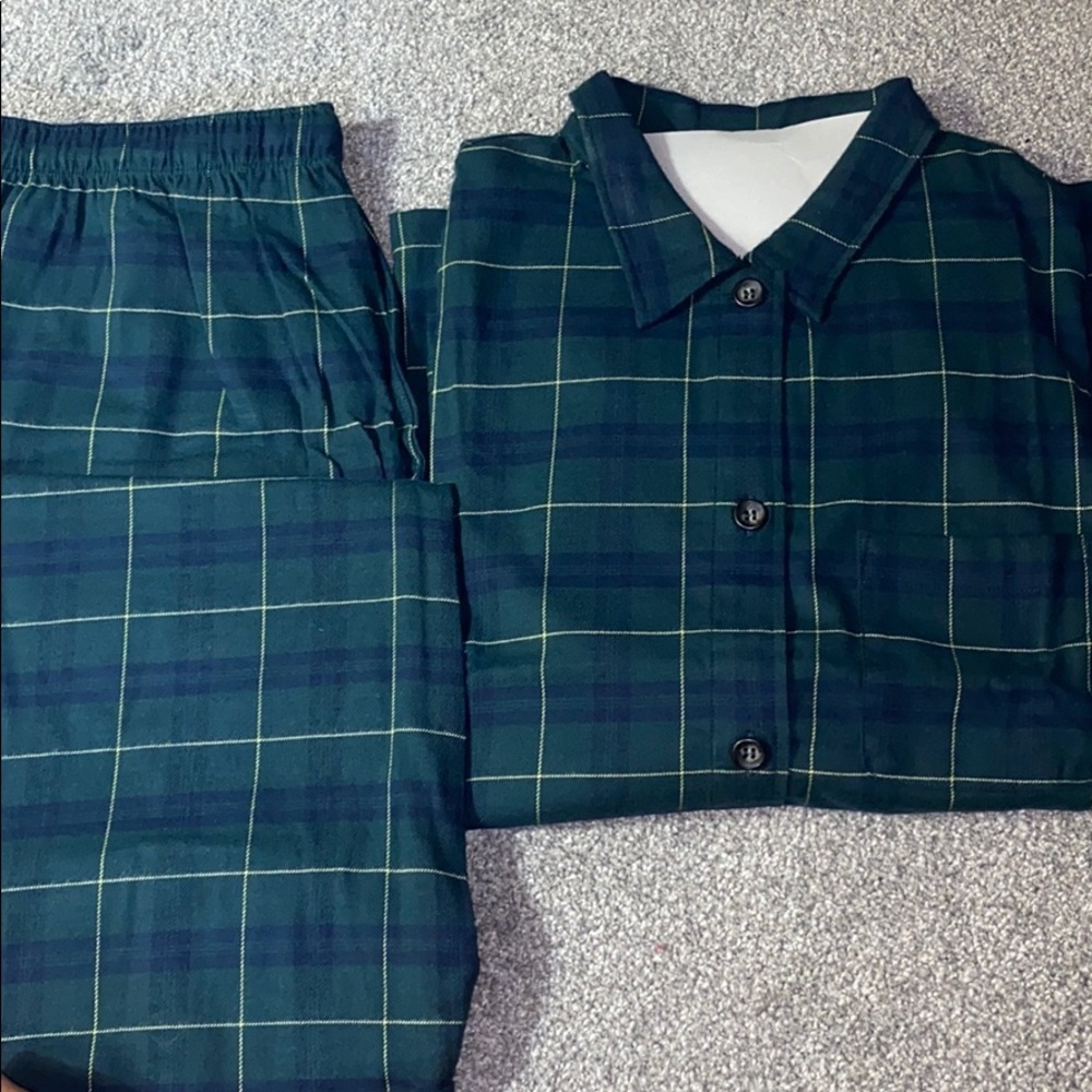Dark green flannel Uniqlo pajama set size M